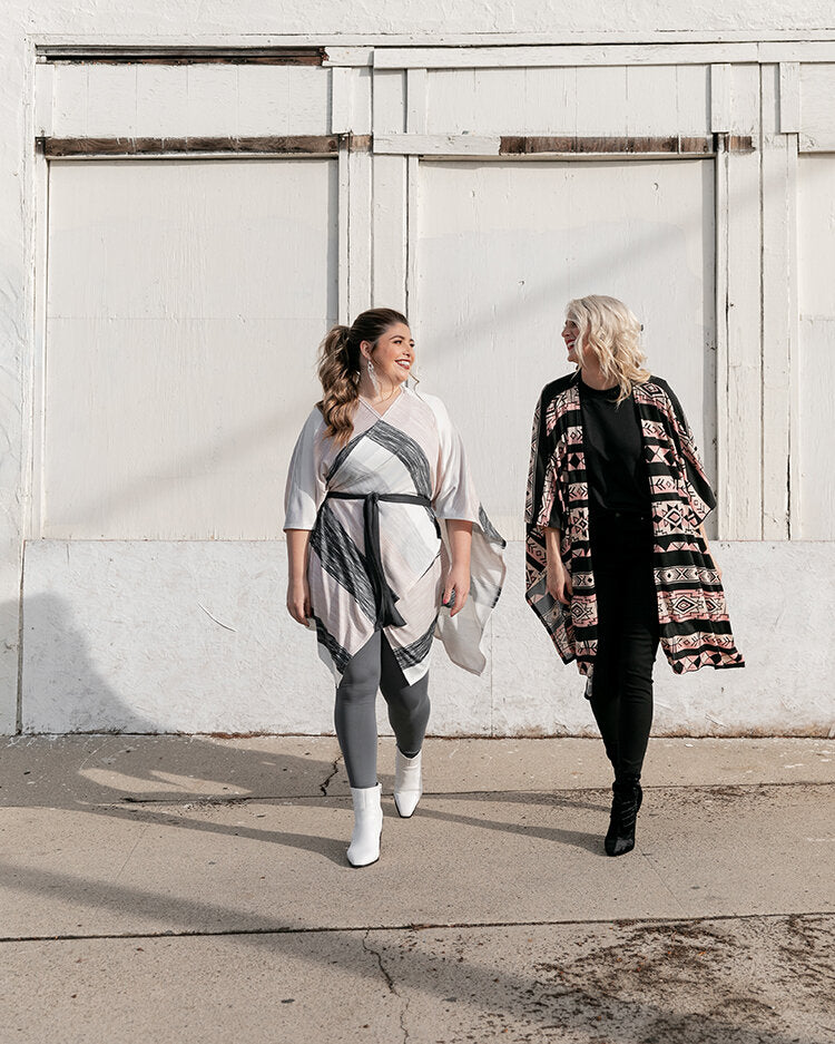 LuLaRoe Savannah Kaftan Wrap - Versatile Statement Layer (Size L/XL)